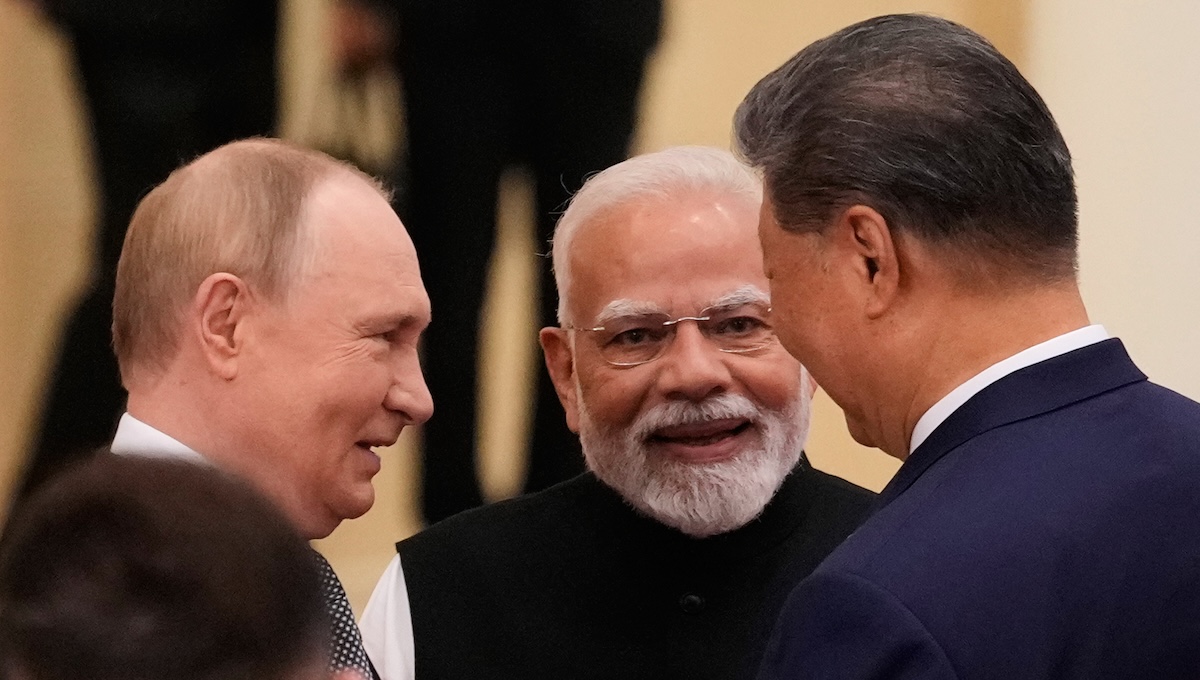 Vladimir Putin, Narendra Modi e Xi Jinping (Suo Takekuma/Pool Photo via AP)