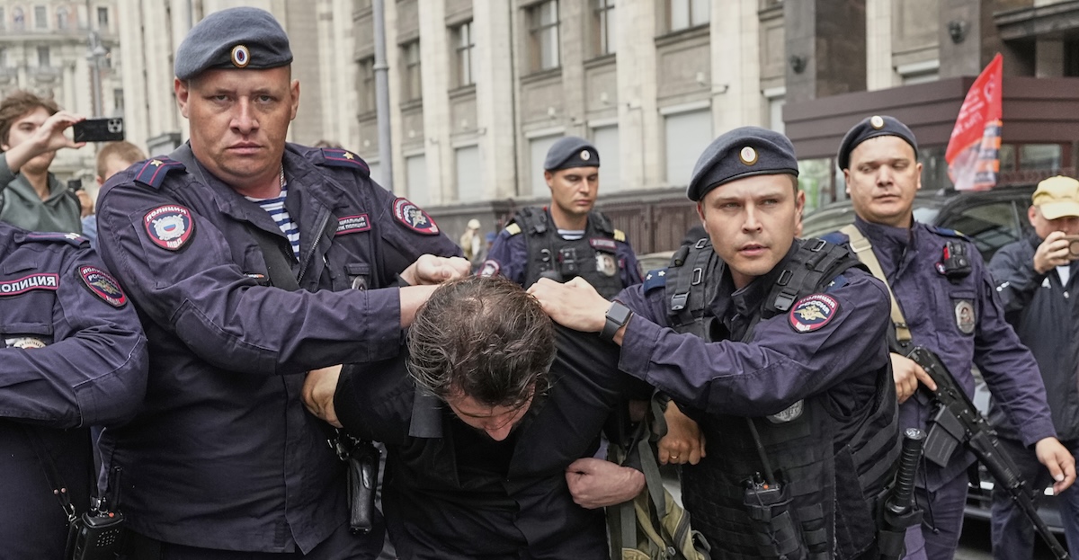 La nuova legge russa che criminalizza le ricerche online