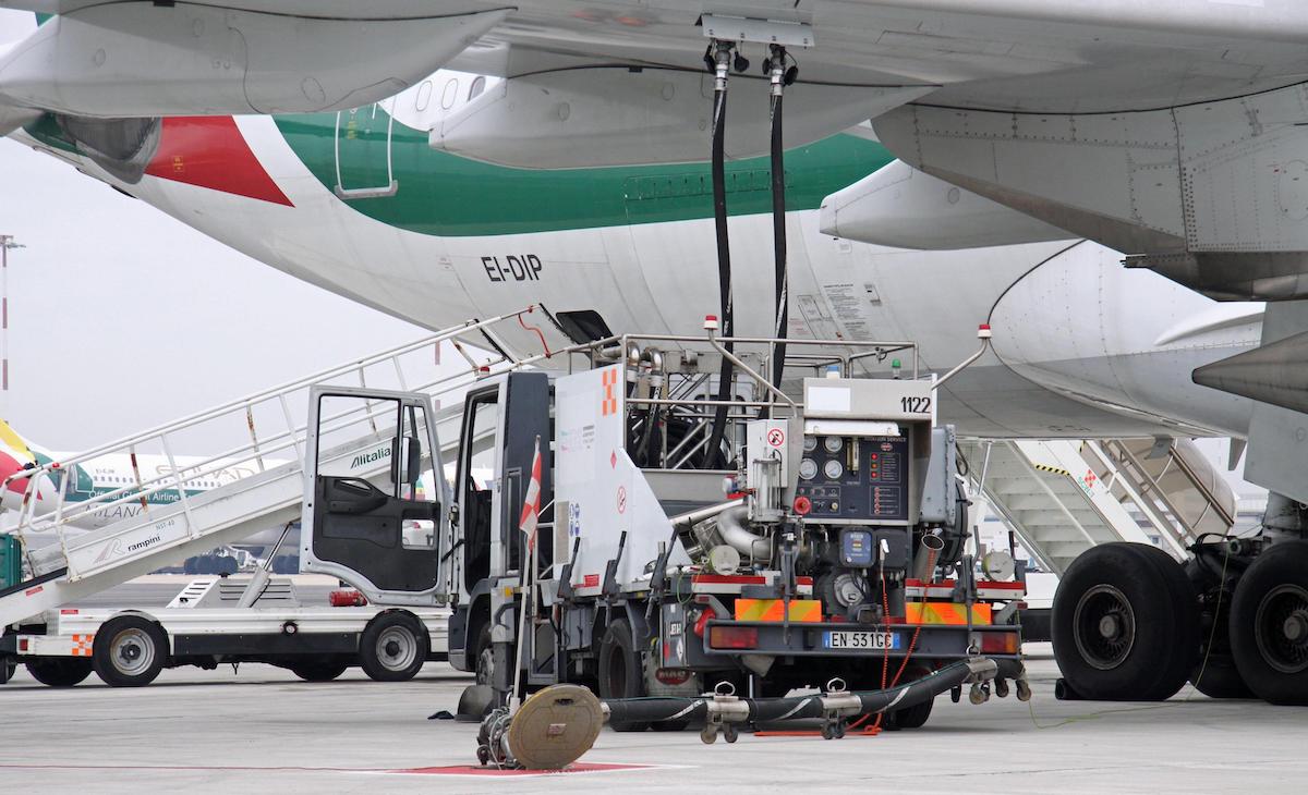 Chi fa il pieno agli aerei in Italia