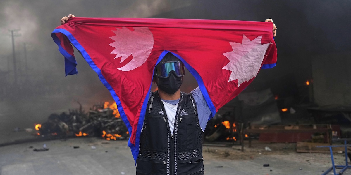 Perché la bandiera del Nepal è diversa da tutte le altre