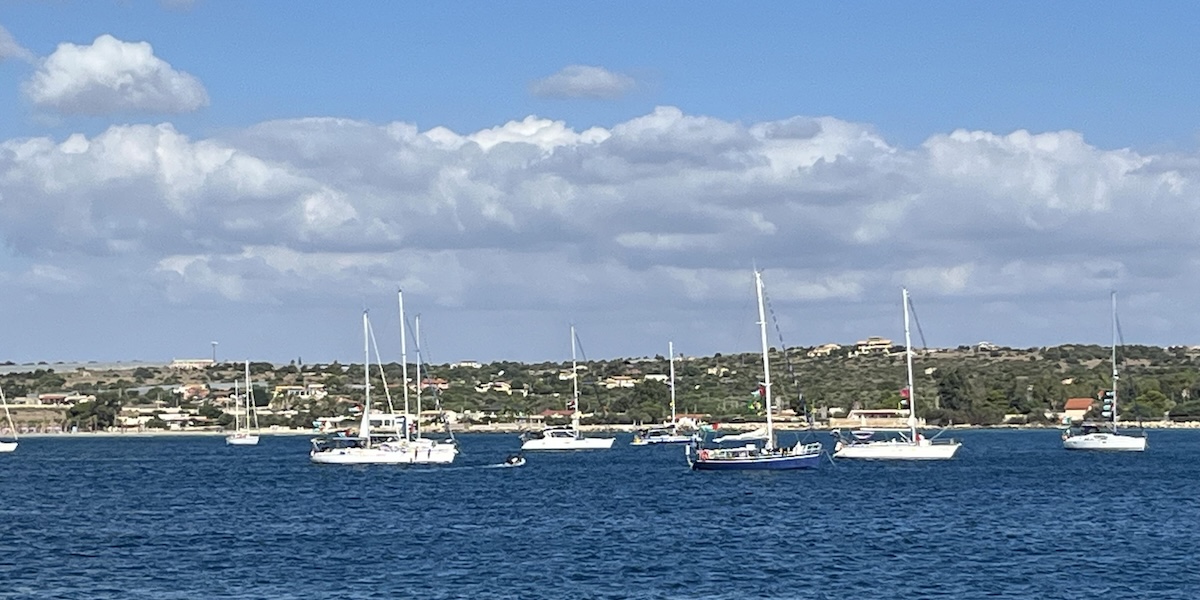 La Global Sumud Flotilla sta attraversando il Mediterraneo centrale