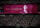 Una foto di Kirk sul maxischermo dello stadio