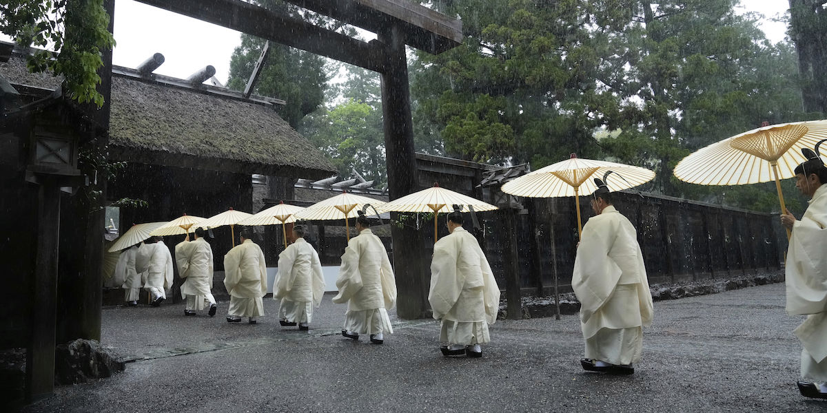 Il santuario giapponese che viene demolito e ricostruito ogni vent’anni