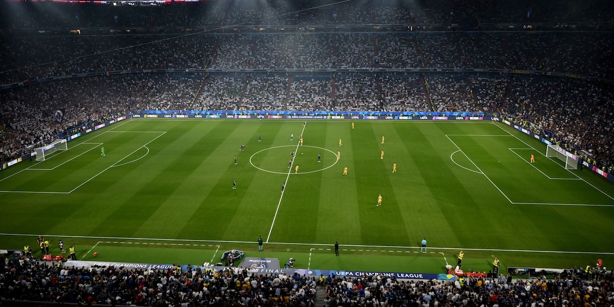 Tirare fuori il calcio d’inizio, apposta