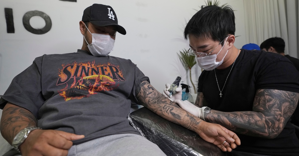 La legge per legalizzare migliaia di tatuatori in Corea del Sud