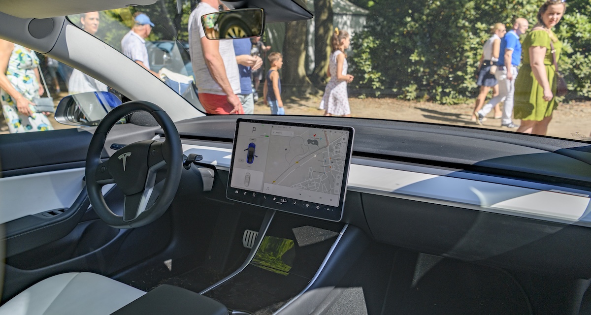 I touchscreen delle auto distraggono troppo dalla guida?