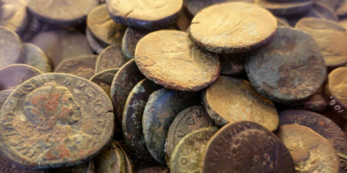 Comprare reperti archeologici online non è quasi mai una buona idea