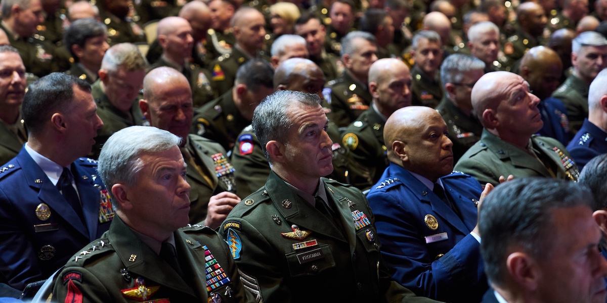 La strana riunione di centinaia di ufficiali dell’esercito statunitense
