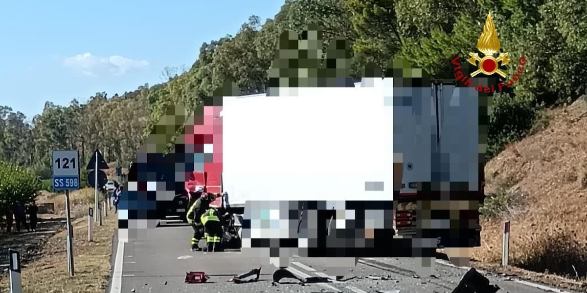 Un incidente stradale ha coinvolto un’auto con a bordo 10 braccianti