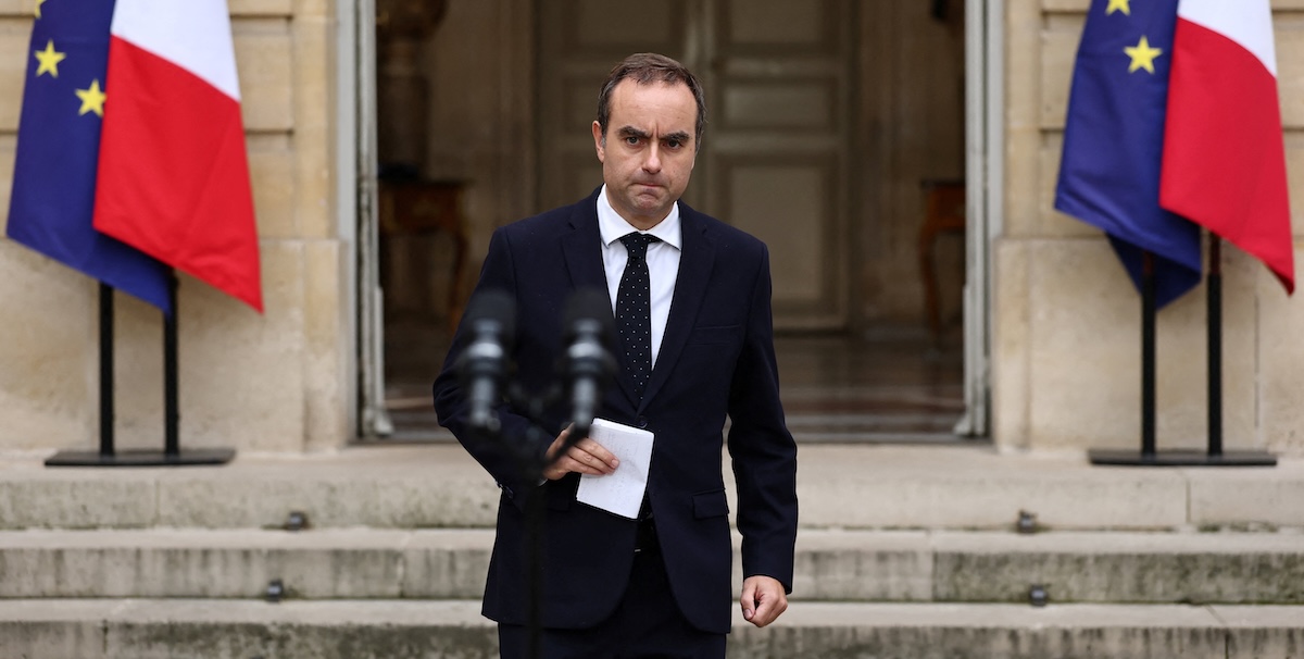 Sébastien Lecornu si è dimesso, ma resterà in carica fino a mercoledì