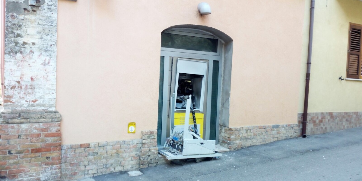 Al Sud Poste Italiane chiude gli sportelli bancomat di notte per i troppi furti