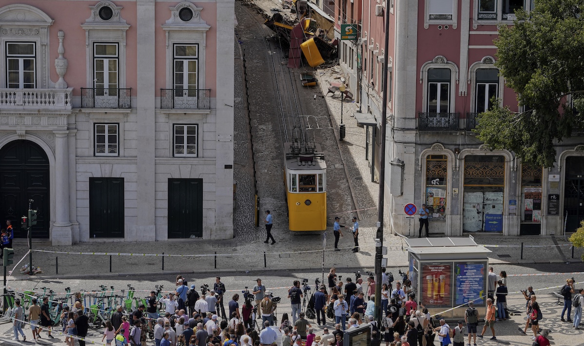 Le indagini sul deragliamento della funicolare di Lisbona puntano su un cavo non adatto