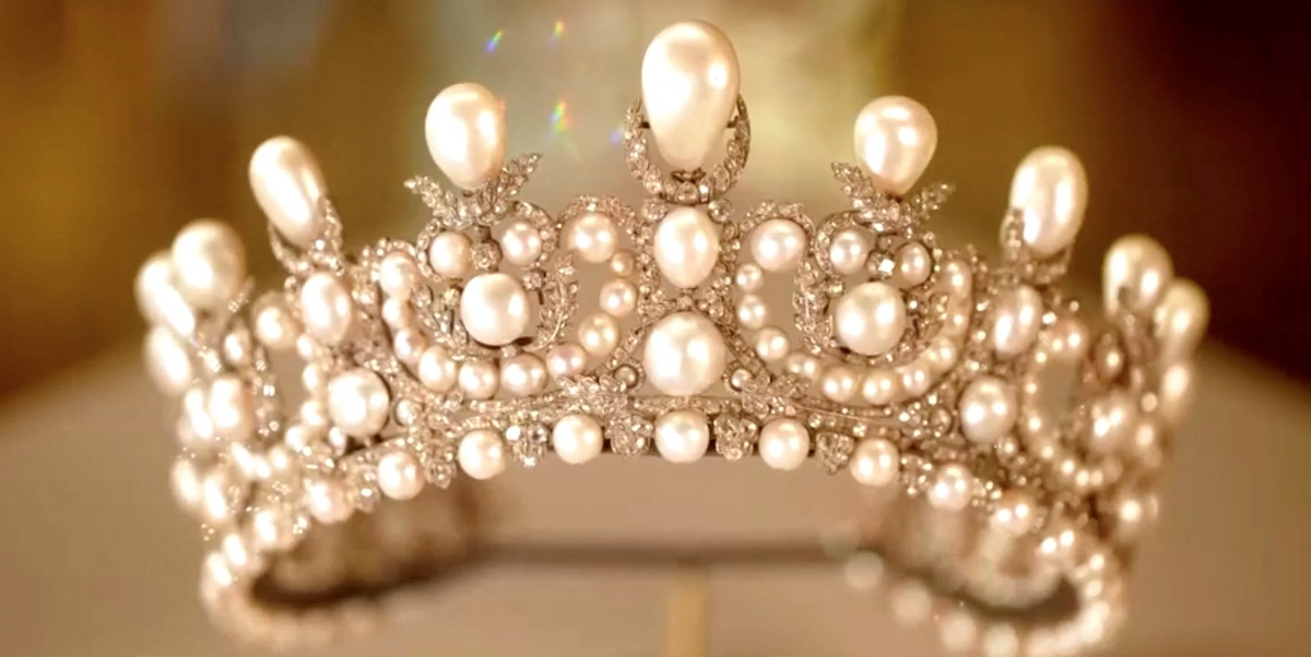 Come si vendono i gioielli rubati al Louvre?