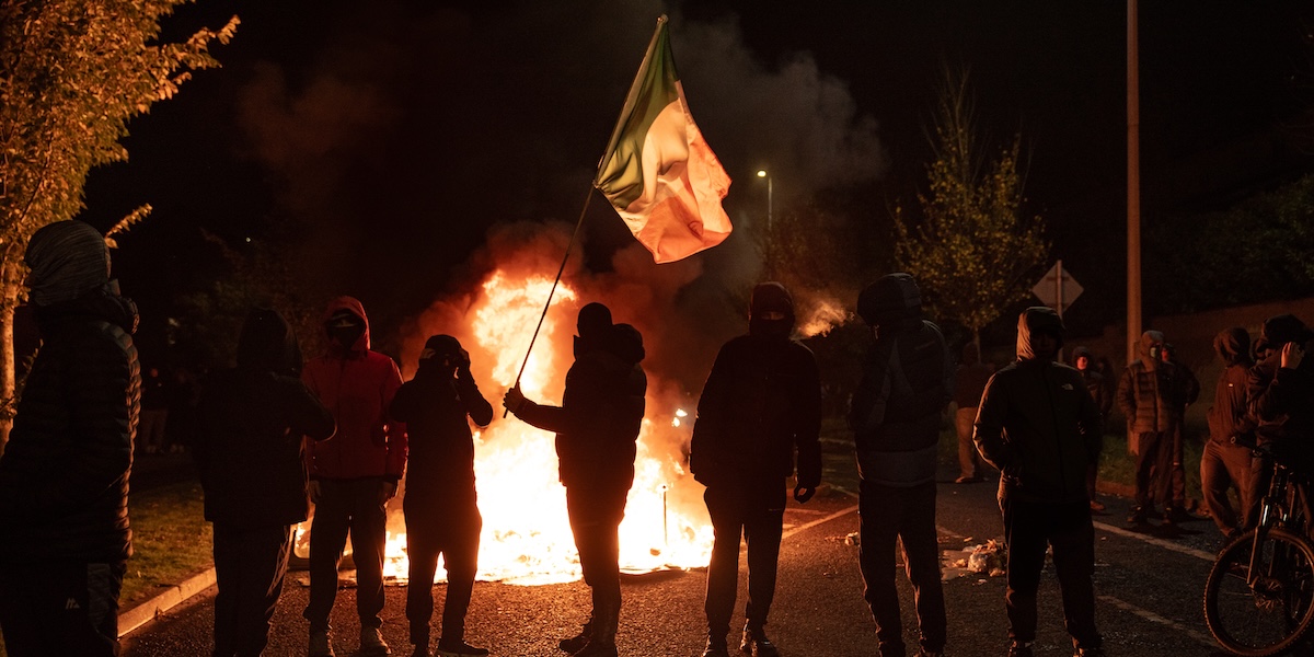 Le proteste a Dublino attorno a un hotel per richiedenti asilo