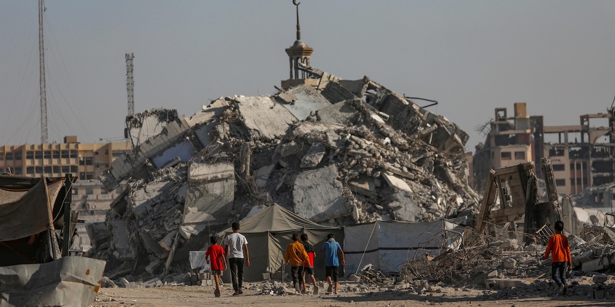 Israele ha fatto nuovi attacchi aerei sulla Striscia di Gaza, uccidendo decine di persone