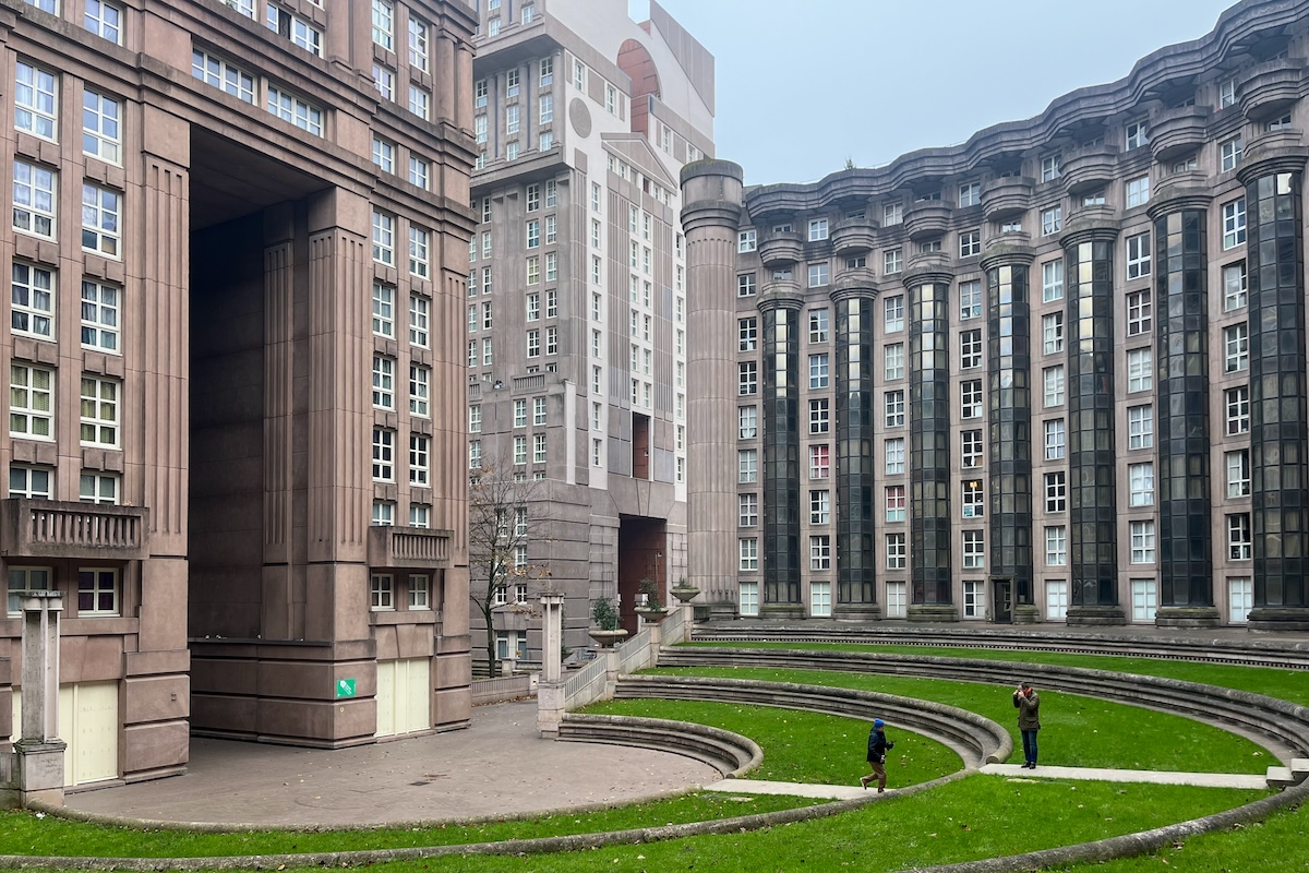 Fuori Parigi c’è un posto impressionante con una pessima fama tra i turisti