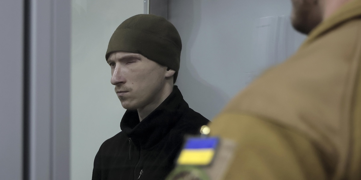 La prima condanna a un soldato russo per l’esecuzione di un prigioniero di guerra in Ucraina