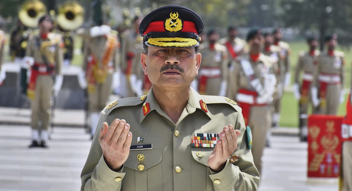 Il maresciallo che si è preso il Pakistan, senza armi