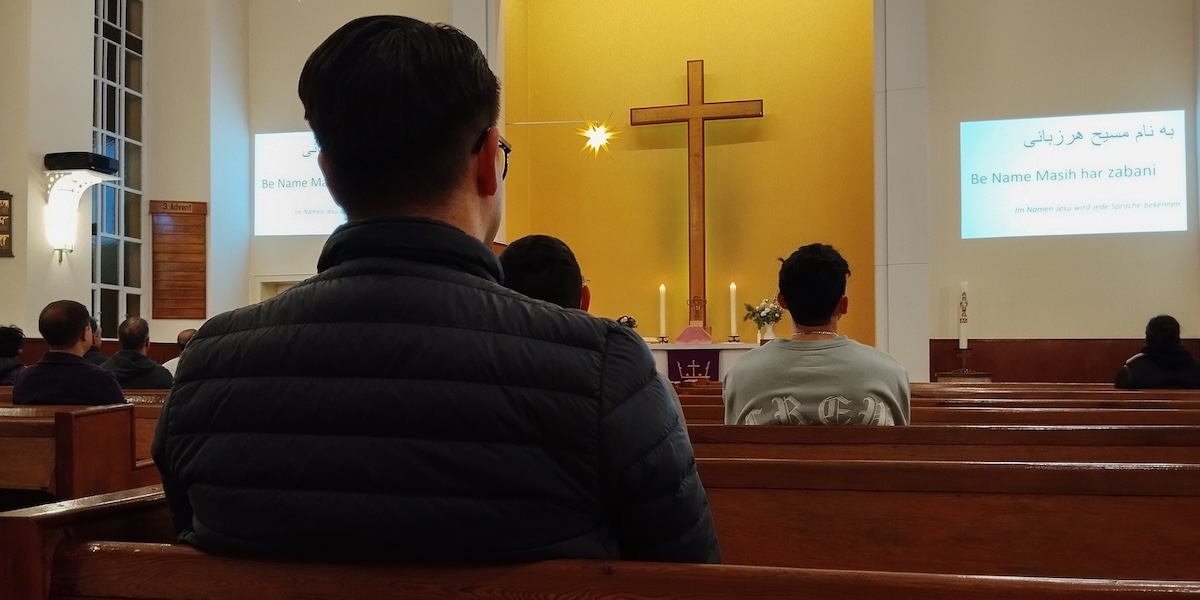 I richiedenti asilo che sfuggono all’arresto rifugiandosi in chiesa