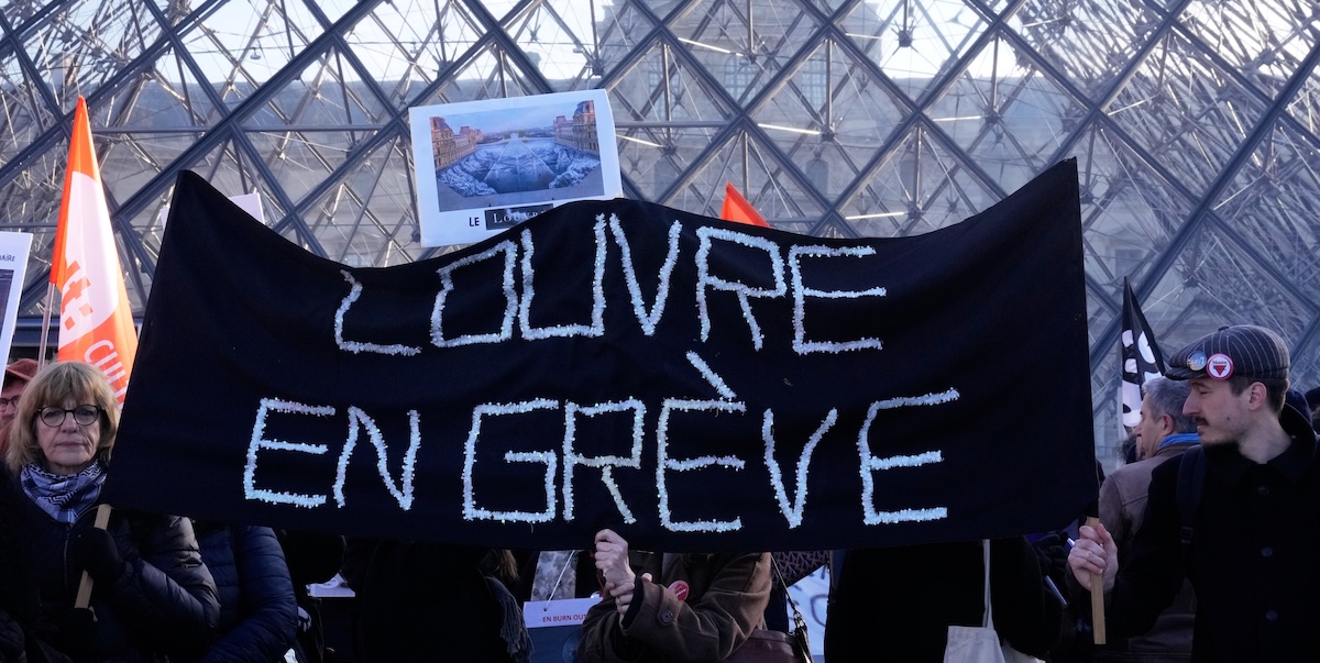 Al museo del Louvre è cominciato uno sciopero del personale