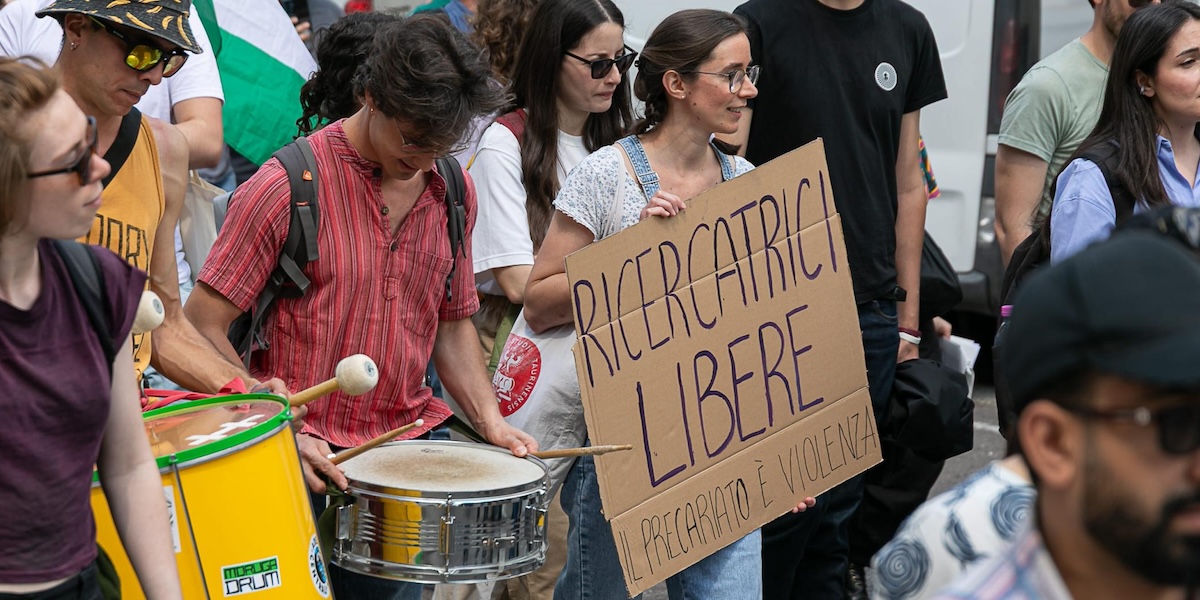 Una manifestazione dei ricercatori e delle ricercatrici universitarie contro il precariato (Enrico Pretto/LaPresse)