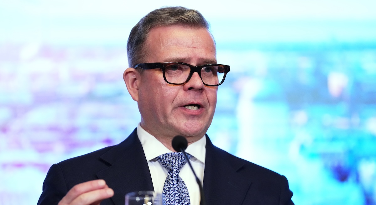 Il primo ministro finlandese Petteri Orpo durante una conferenza stampa a Helsinki, Finlandia, 16 dicembre 2025 (AP Photo/Sergei Grits)