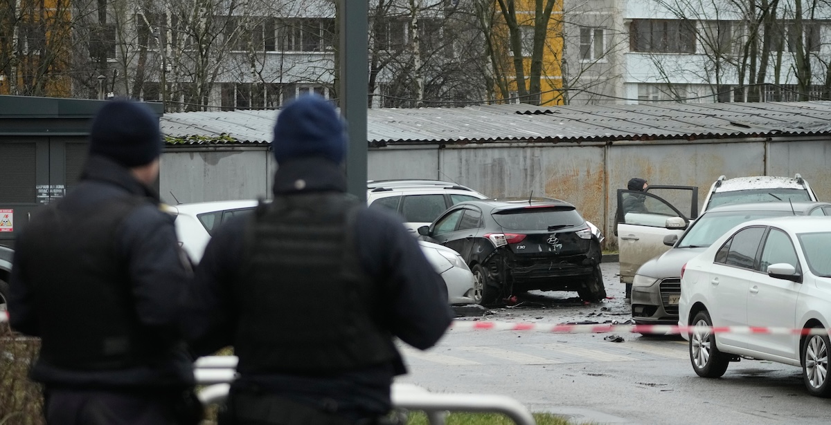 A Mosca un generale russo è stato ucciso con una bomba sotto la sua auto
