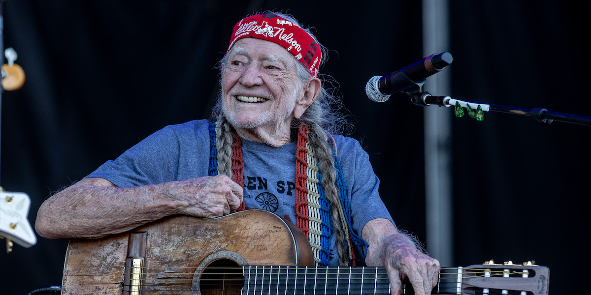 Willie Nelson non sa stare fermo