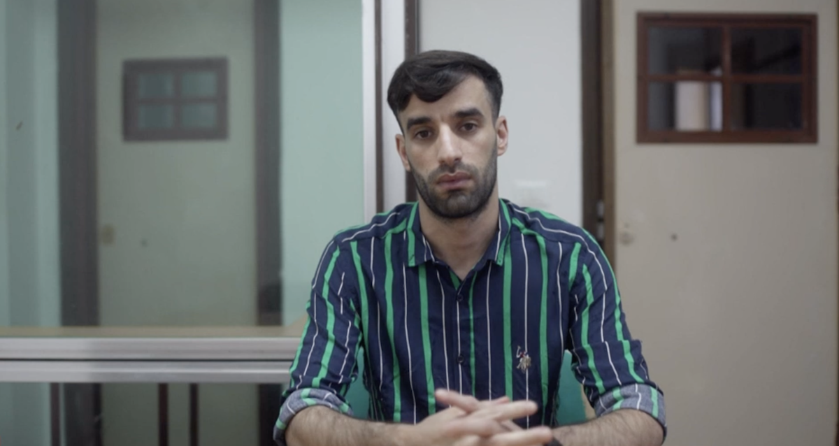 Un fermo immagine di Alaa Faraj durante la trasmissione Il cavallo e la torre su Rai 3