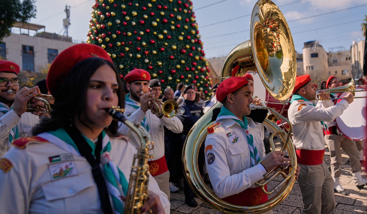 Una celebrazione a piazza Manger, vicino alla chiesa della Natività, il 24 dicembre 2025