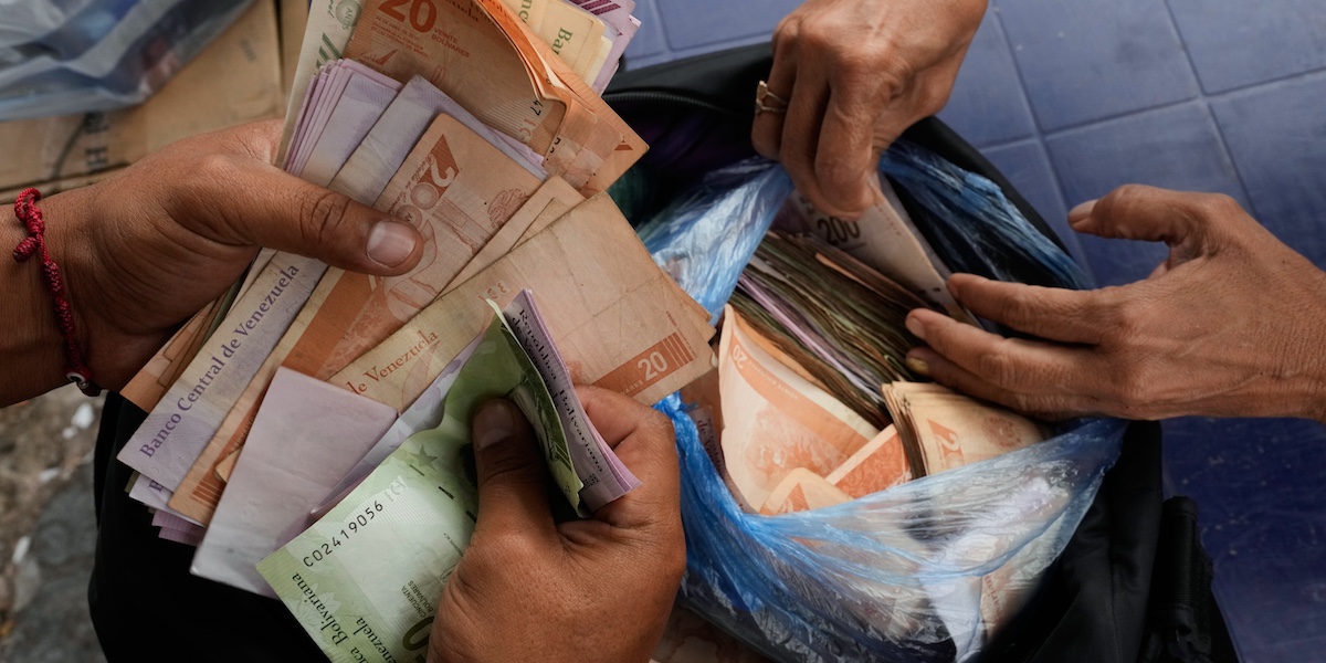Il Venezuela è anche pieno di debiti