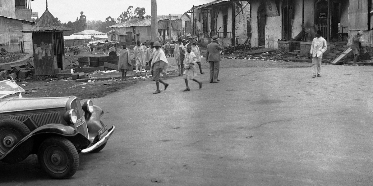 Negozi ed edifici saccheggiati e devastati ad Addis Abeba nel maggio 1936, dopo l&rsquo;ingresso delle truppe italiane (AP Photo)