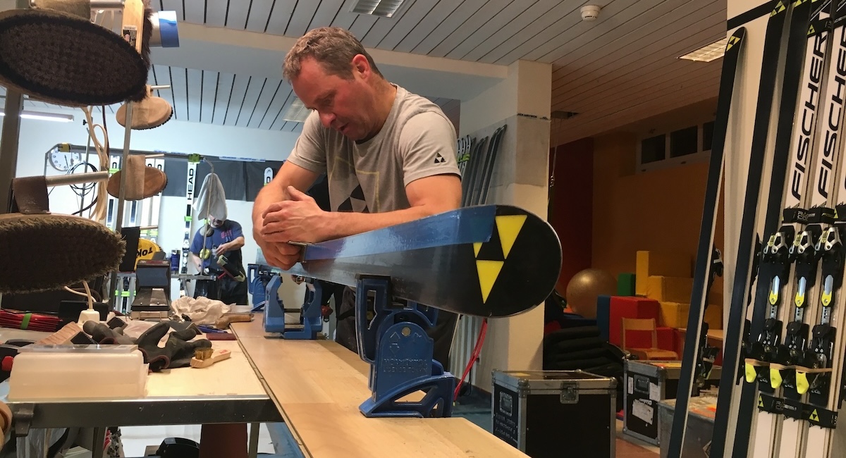 Lo storico skiman italiano Leo Mussi (AP Photo/Graham Dunbar)