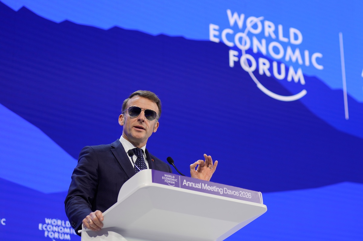Macron ha accusato Trump di essere un bullo
