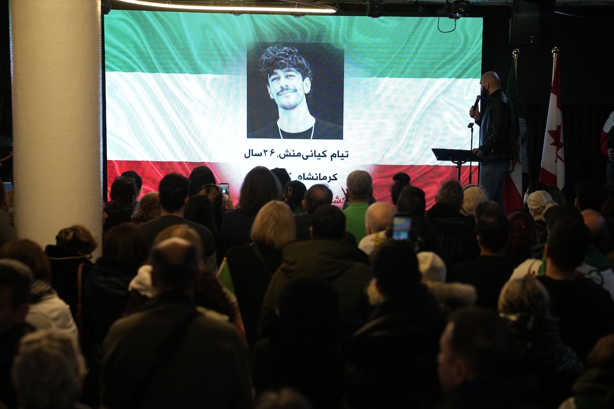 In Iran i corpi dei manifestanti uccisi vengono usati per punire le loro famiglie