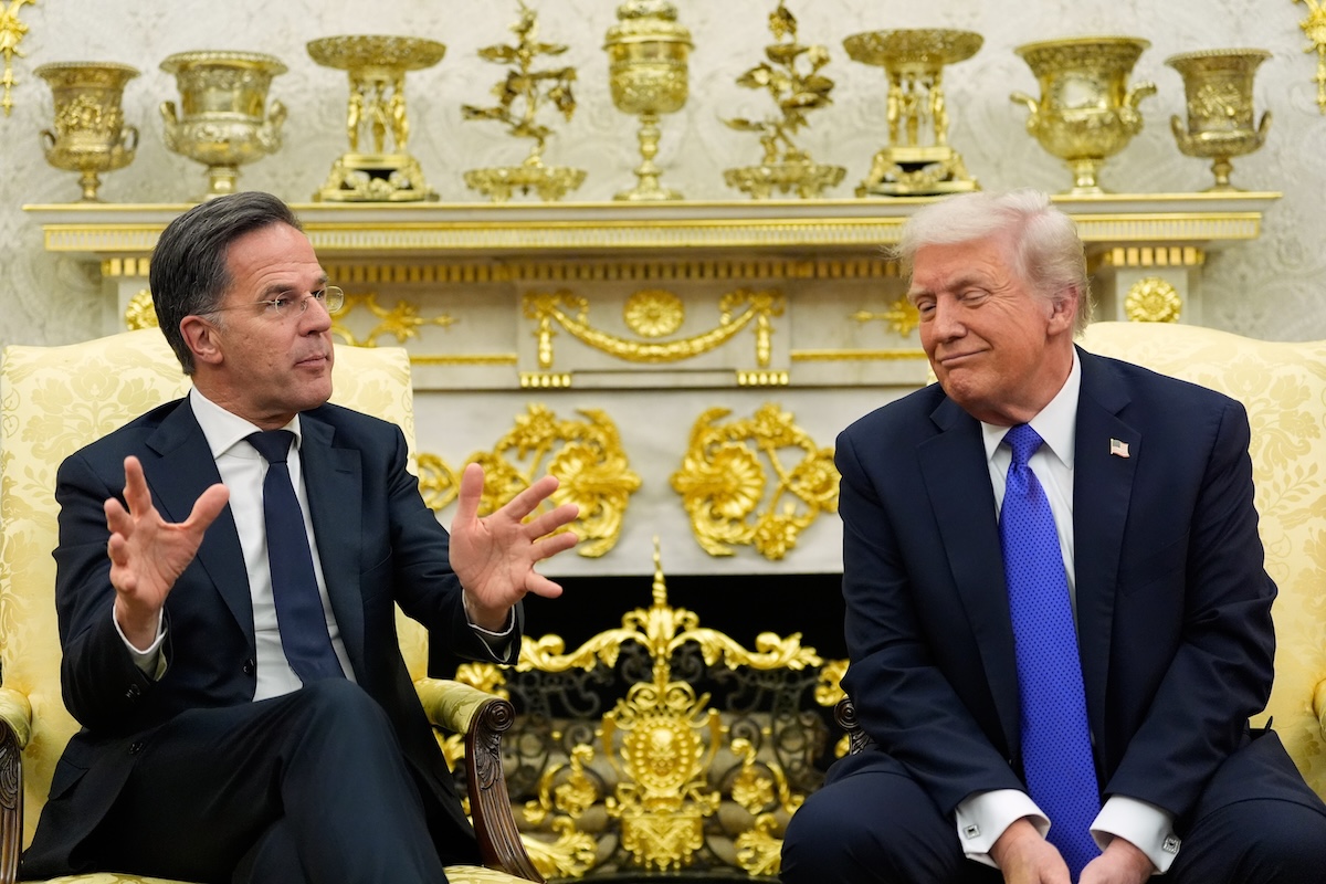 Forse Mark Rutte sta esagerando con le sviolinate a Trump