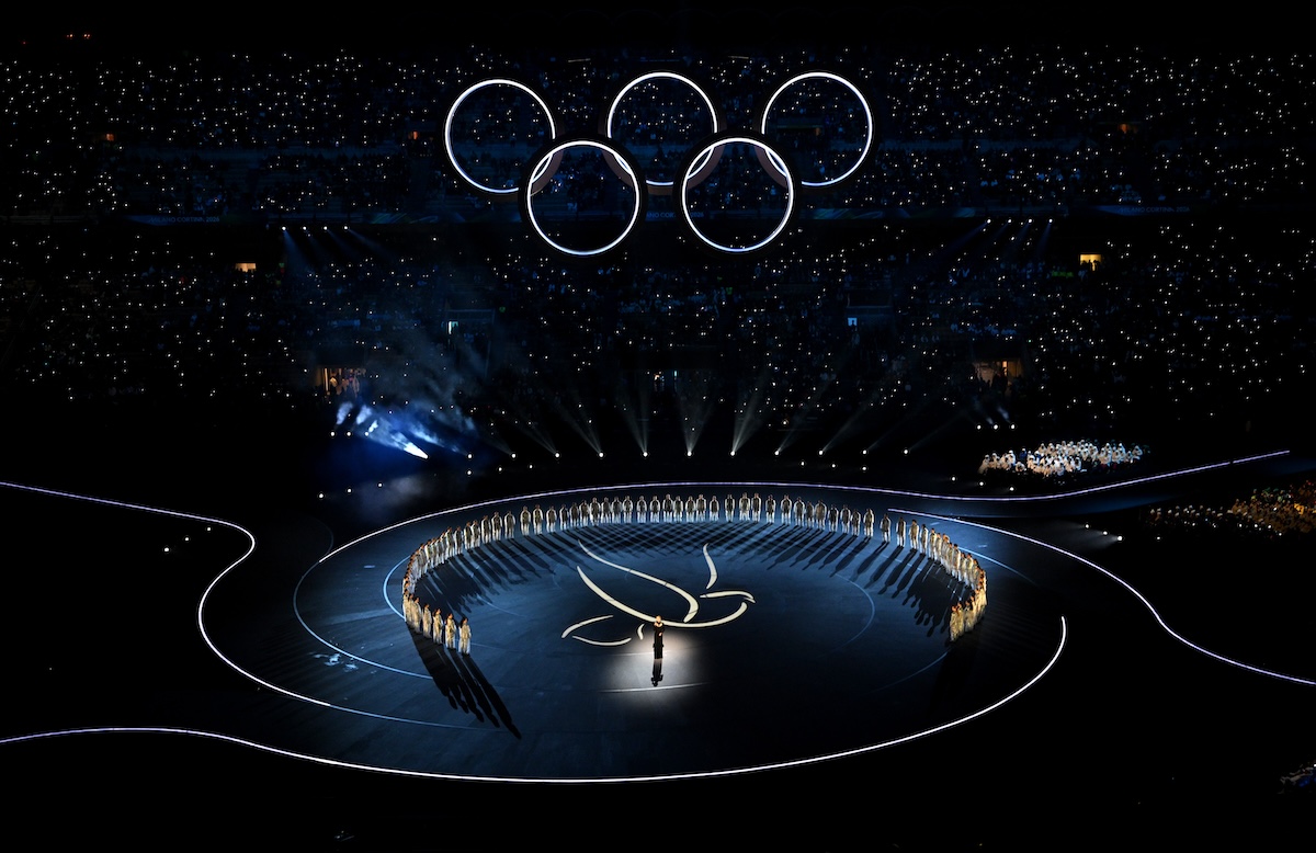 La cerimonia di apertura delle Olimpiadi in Italia, vista dagli altri