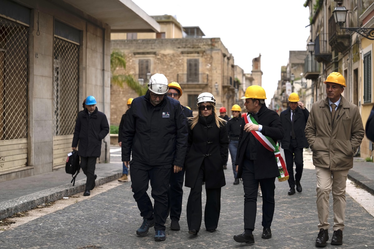 Le foto di Giorgia Meloni a Niscemi