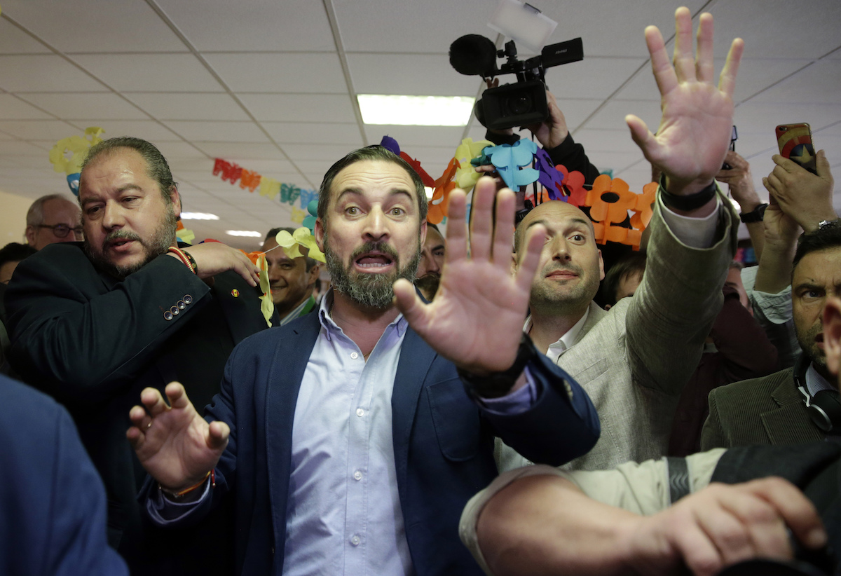 La discussa proposta di legge per vietare il burqa e il niqab in Spagna