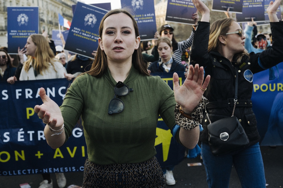 Che storia ha il collettivo di estrema destra di cui si parla per l’omicidio di Deranque