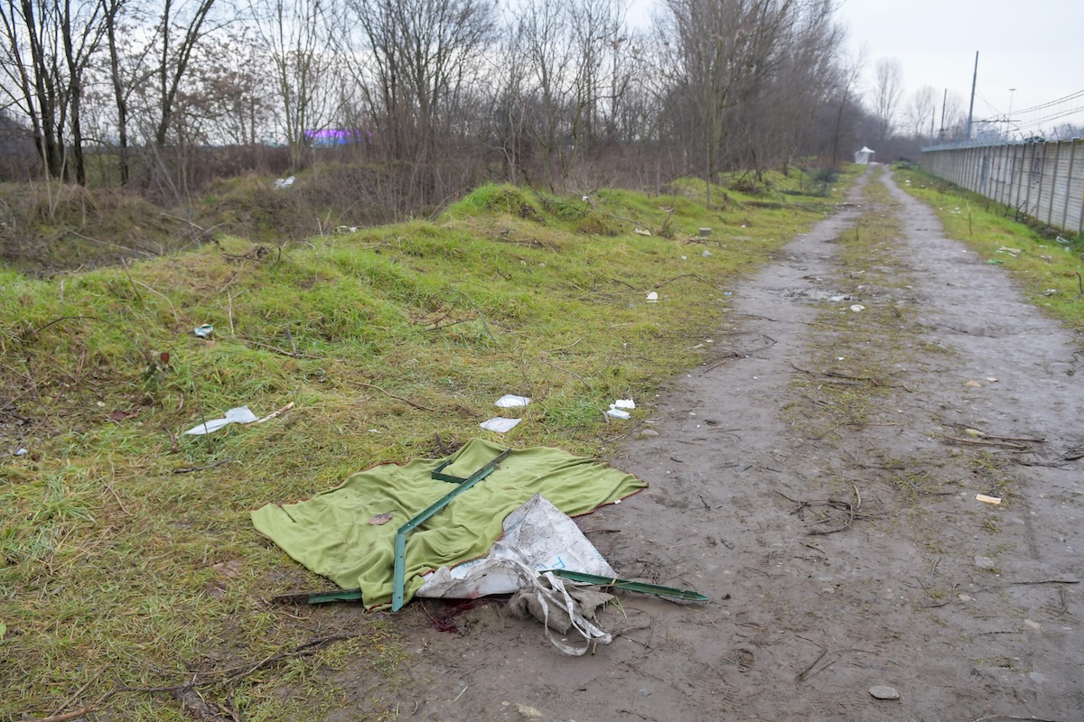 Ci sono sempre più dubbi sulla versione della polizia sull’uomo ucciso a Rogoredo