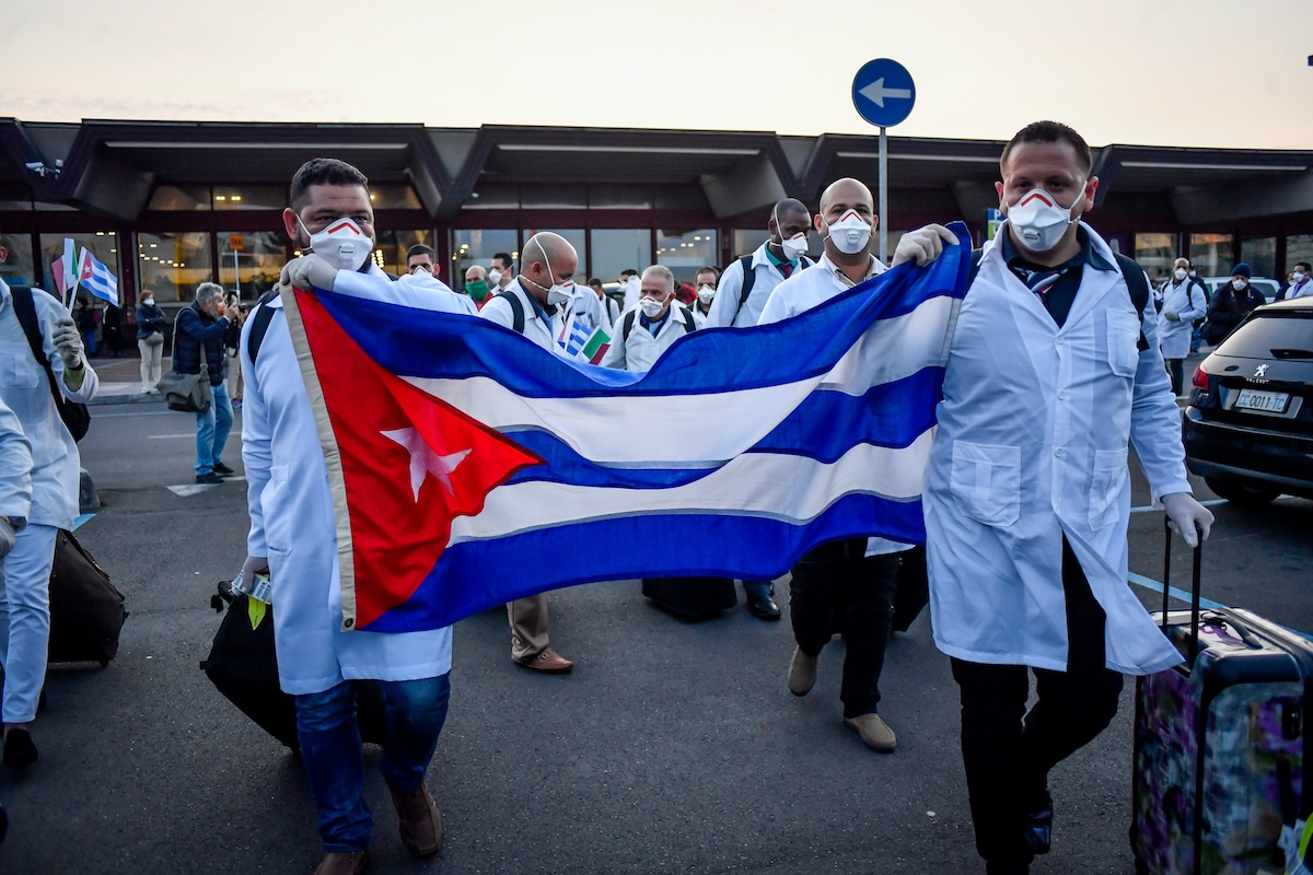 Agli Stati Uniti non piace che i medici cubani vengano a lavorare in Italia