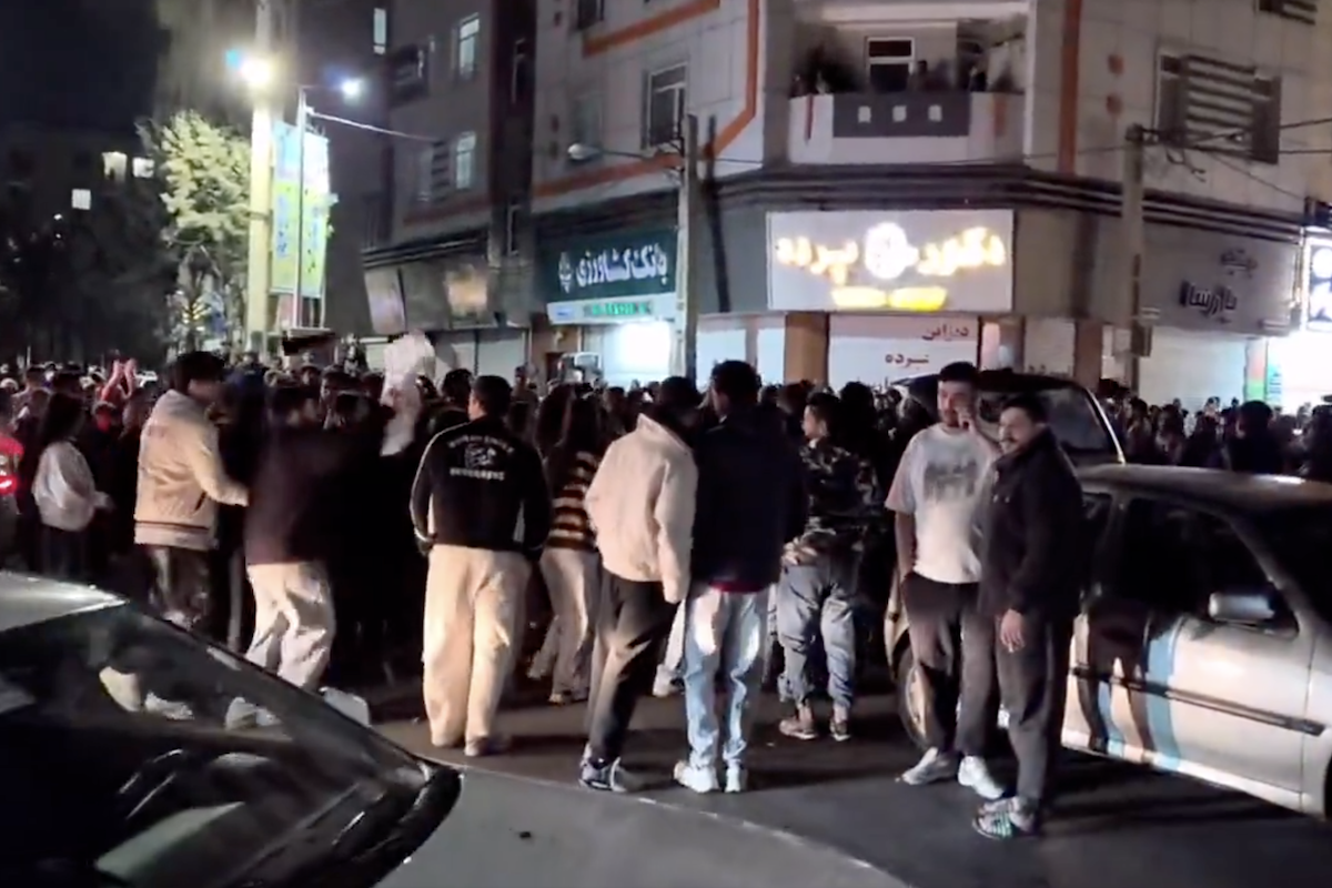 I video dei festeggiamenti in Iran per l’uccisione di Ali Khamenei