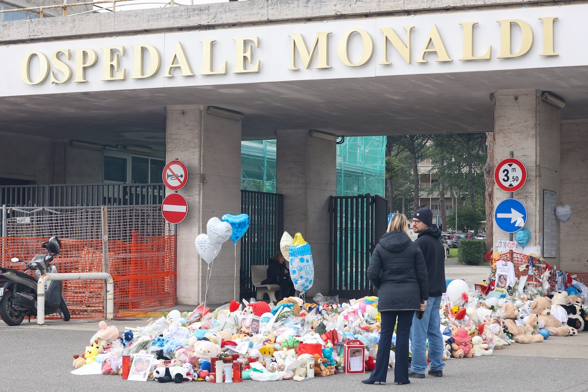 Cosa sta uscendo dalle indagini sul trapianto di cuore sbagliato a Napoli