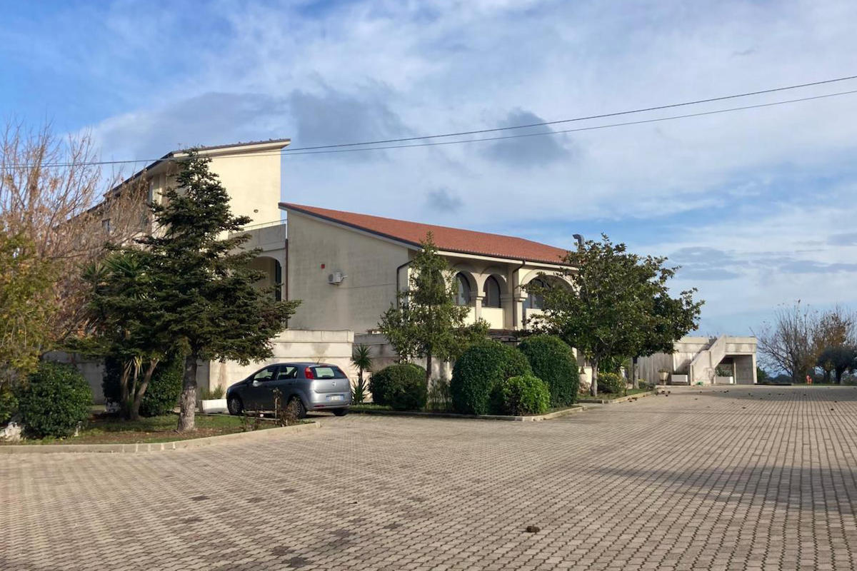 Perché la madre della “famiglia nel bosco” è stata allontanata dai figli