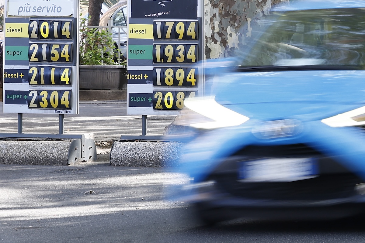 Perché il prezzo della benzina è già aumentato