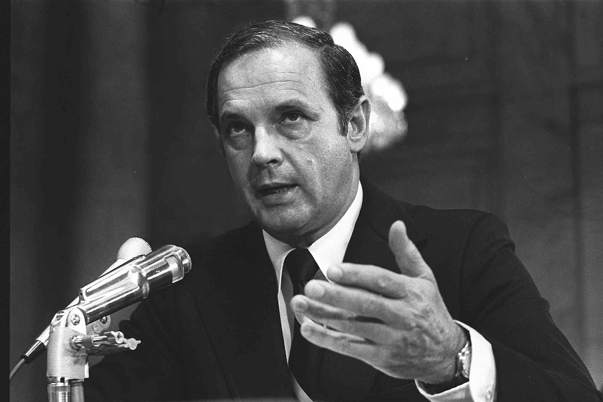 È morto Alexander Butterfield, che rivelò l’esistenza delle registrazioni di Nixon sul Watergate
