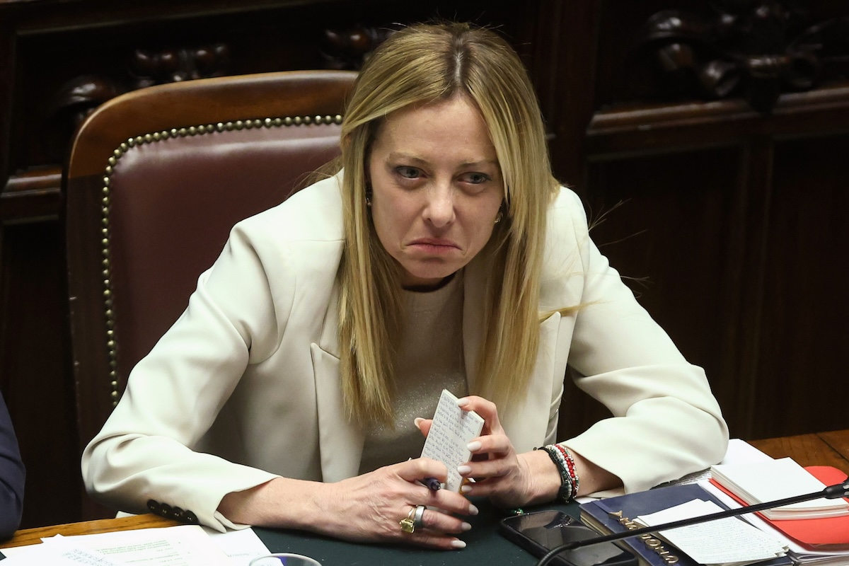 Perché governo e opposizione non sanno bene che fare, sulla guerra