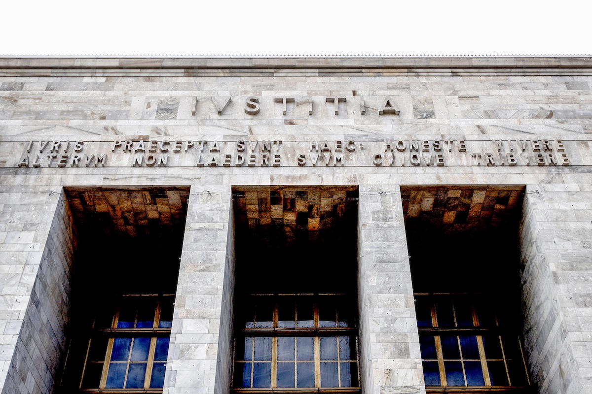 Altre due grosse aziende di abbigliamento sono indagate per caporalato