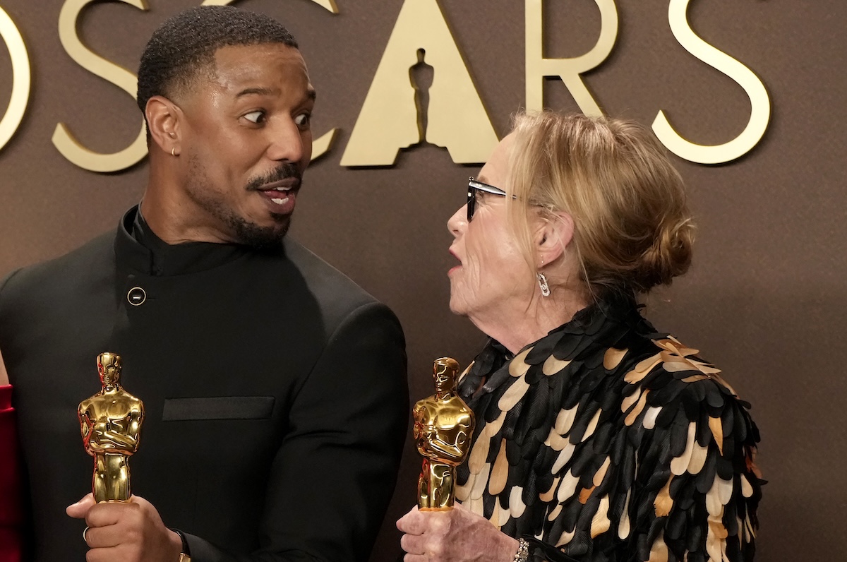 Michael B. Jordan, vincitore del premio come migliore attore per I peccatori, e Amy Madigan, vincitrice come migliore attrice non protagonista per Weapons (Jeff Kravitz/FilmMagic)